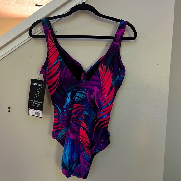 Miraclesuit
Caliente Tropica Revele One Piece Swimsuit - Picture 7 of 13